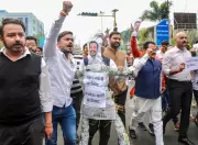 BJP Workers Stage Black Flag Protest Against Rahul Gandhi in Mumbai