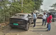Electric SUV Crash in Surat Injures Three, Driver Booked for Rash Driving