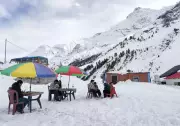 Himachal Pradesh's High Altitudes Witness Fresh Snowfall, Temperatures Plunge