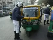 Kolkata Police Enforces New Auto Parking Rules at Ultadanga Crossing