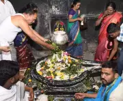 Mahashivaratri Illuminates Dharwad with Night-Long Devotion at Historic Someshwar Temple