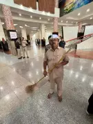 Nagpur Congress Corporator Dresses as Sanitation Worker in Civic Protest