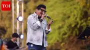 Neeraj Shridhar Electrifies Delhi University Fest with 2000s Nostalgia