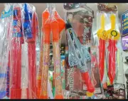 Rafale Fighter Jet Pichkaris Soar in Kanpur's Holi Market, Vande Bharat Models Also Popular