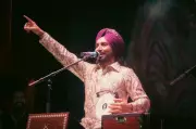 Satinder Sartaaj Captivates Full Stadium, Showcasing Surging Popularity of Live Performances