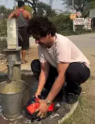 Sunil Grover Embraces Simplicity, Washes Clothes at Roadside Hand Pump