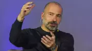 Uber CEO Dara Khosrowshahi's Strategy to Win Robotaxi Wars