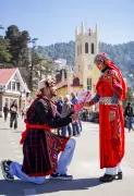 Valentine's Day in Shimla: Tourists Flock, Roses and Gifts Create Memorable Moments