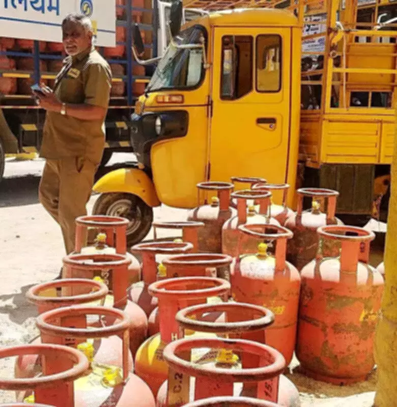 Bengaluru PG Crisis: LPG Shortage Hits IT Corridor, Tenants Seek WFH Options