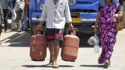 27 LPG Cylinders Stolen from Delivery Vehicle in Mumbai, Investigation Launched