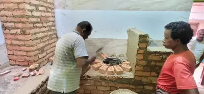 Berhampur Eateries Turn to Paddy Husk Fuel Amid LPG Shortage Crisis