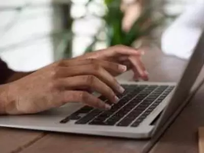 India's Job Market Paradox: High Postings, Cautious Hiring, and AI Reshaping Roles