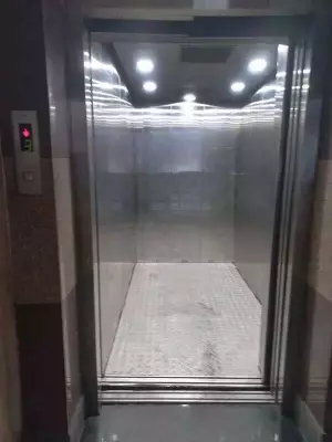 Kolkata Hospital Lifts Operate Without Staff, Raising Safety Fears After Tragedy