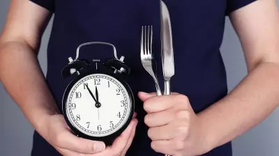 Late-Night Dinners Linked to Obesity and Digestive Issues, Experts Warn