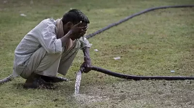Mumbai Reels Under Intense Heat Wave, Temperatures Soar to 40°C