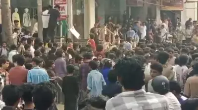 One Rupee Shoe Sale Sparks Chaos in Kerala, Police Use Force to Control Crowd