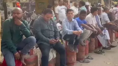 Panic Buying of LPG Cylinders in Uttar Pradesh's Basti Amid Price Hike Rumors