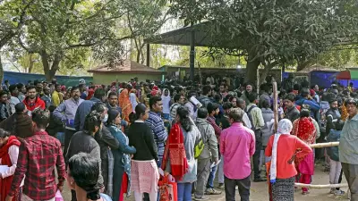 Supreme Court Directs West Bengal Govt, EC to Aid Judges in SIR Process