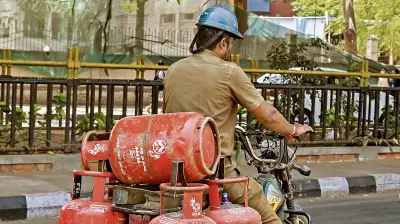 Survey Reveals 77% of Indian Consumers Face LPG Cylinder Booking Difficulties