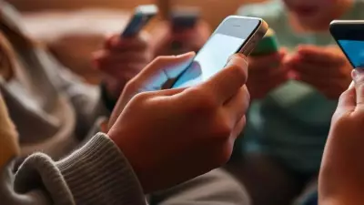 Teacher Applauds State's Social Media Ban for Under-16s, Citing Child Development Risks