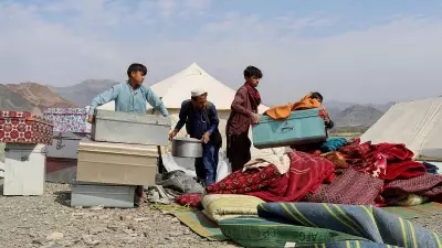 UN Reports 100,000 Displaced as Afghan and Pakistani Forces Clash at Border