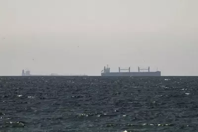 US Navy Considers Escorting Commercial Ships Through Strait of Hormuz Amid Tensions