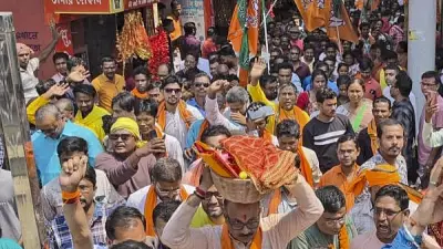 West Bengal 2026 Polls: Candidates Stage Kirtans, Roti-Making, Beard Shaving for Voter Outreach