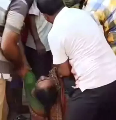 Woman Faints in LPG Queue Amid Heatwave; Viral Video Sparks Administration Action