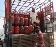 Bengaluru Hostels and PGs Alter Menus Amid Gas Shortage, Turn to Firewood