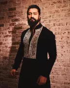 Bollywood Men's Eid Fashion: Vicky Kaushal, Shahid Kapoor Lead Style Trends