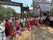 Congress Workers Protest LPG Price Hike and Cylinder Shortage in Kolhapur