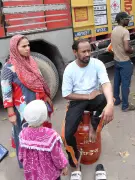 Delhi LPG Crisis Fuels Black Market Surge, Sparks Rush for Alternatives