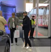 Edmonton Oilers' Leon Draisaitl Visits Bayern Munich During NHL Injury Break