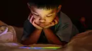 England's Screen Time Guidelines Spark Debate Among Parents on Practicality