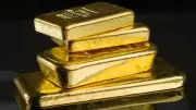 Gold Plummets Over 5% as Macroeconomic Pressures Overpower Safe-Haven Demand