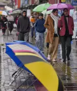 Himachal Pradesh Sees Fresh Snowfall in High Hills, Rain in Lower Regions