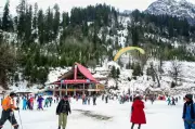 Himachal Pradesh Sees Light Snowfall in High Reaches, Rain in Mid Hills