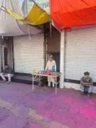 Indore Muslim Vendor Sells Holi Colors During Ramadan, Symbolizing Harmony