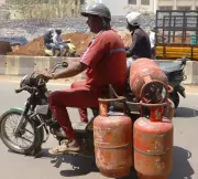 Karnataka Minister Assures Commercial LPG Shortage Resolution in 7-10 Days