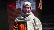 Kashmir's First Postwoman Ulfat Bano Delivers Mail Through Snow for 30 Years