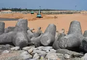 Kerala Fishermen Protest Unscientific Breakwater Construction at Muthalapozhi Harbour
