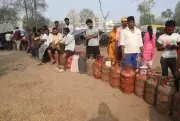 Kolhapur LPG Crisis: Home Delivery Failures Force Residents to Collect Cylinders Personally