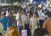 Kolkata Markets Bustle with Last-Minute Eid Shopping Amid Festive Rush