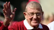 Lou Holtz's Newspaper Trick Goes Viral After Legendary Coach's Death at 89