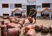 LPG Crisis Hits Varanasi's Annapurna Temple, Prasad Distribution Severely Affected