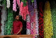 Maharashtra Announces Crackdown on Plastic Flowers with New Ban and Fines