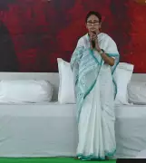 Mamata Banerjee Stages Dharna, Accuses BJP-EC of Voter Disenfranchisement Conspiracy