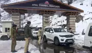 Over 300 Tourist Vehicles Rescued from Himachal Snow, Atal Tunnel Road Remains Closed