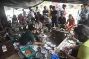 Panjab University Dhaba Thrives Amid LPG Crisis Using Wood-Fired Tandoor