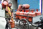 Patna Residents Anxious as LPG Cylinder Booking Gap Extended to 25 Days